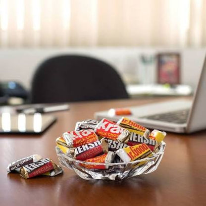 Hershey's Miniatures Assorted Milk and Dark Chocolate Candy Bars, 180 pk./56 oz. – alternate product view 5