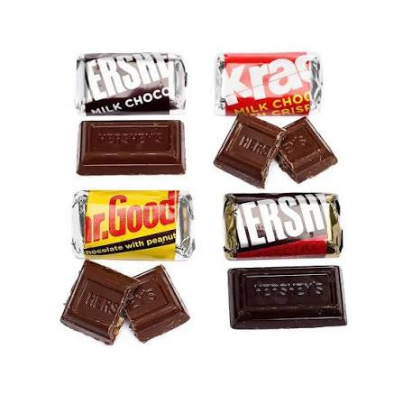 Hershey's Miniatures Assorted Milk and Dark Chocolate Candy Bars, 180 pk./56 oz. – alternate product view 4