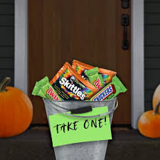 Skittles Shriekers, Snickers & Twix Ghoulish Green Halloween Candy, Bulk Bag, 80 ct. – alternate product view 5